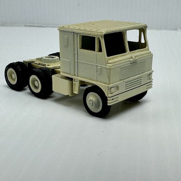 Truck Stops Of America TA Tractor Trailer 1:64 Truck White Winross Rochester NY - Picture 7 of 15